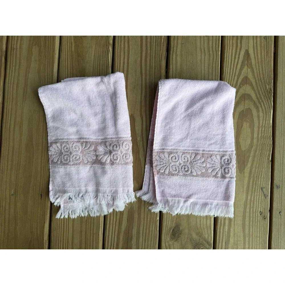 2 Vintage MCM Cannon Monticello Pink Sculpted Hand Towels